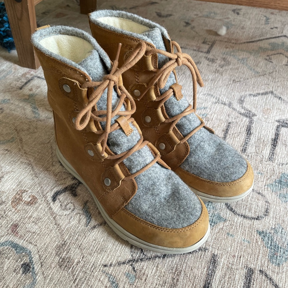 Sorel women’s explorer Joan boot